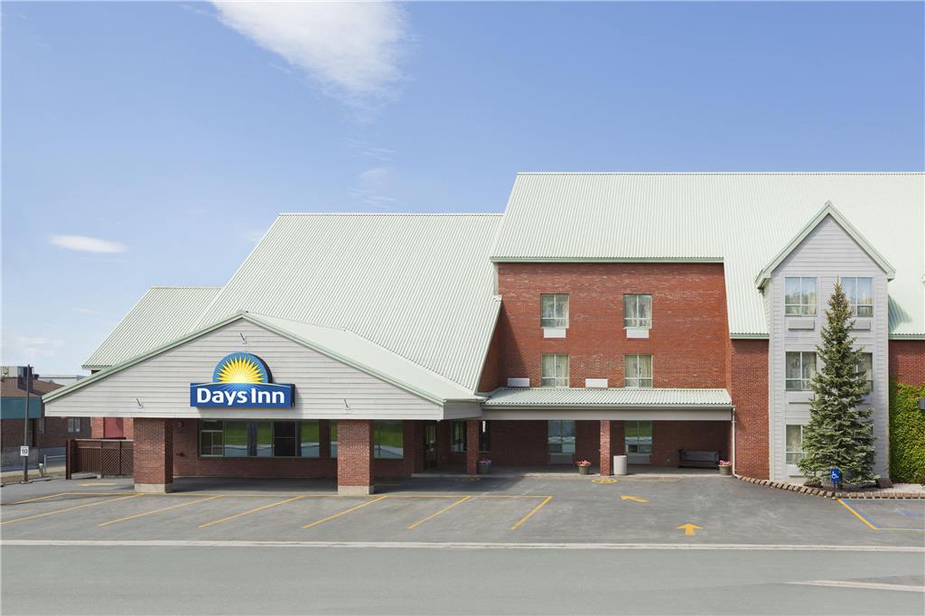 Days Inn By Wyndham Дэлхаузи Экстерьер фото